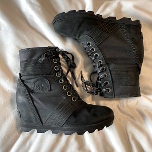 Sorel Lexie Wedge Boots Black Size 7.5